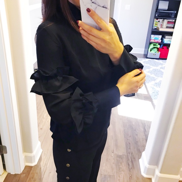 ✨HP✨ High collar ruffles sleeve blouse - Picture 5 of 6